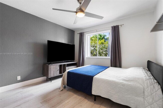 Building Photo - 932 Nandina Dr