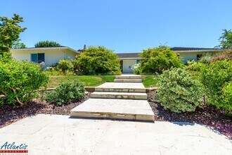 Building Photo - Stunning & Remodeled Home | Desirable Sara...
