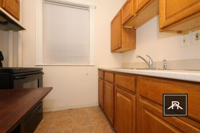 Building Photo - 2 bedroom in Allston MA 02134