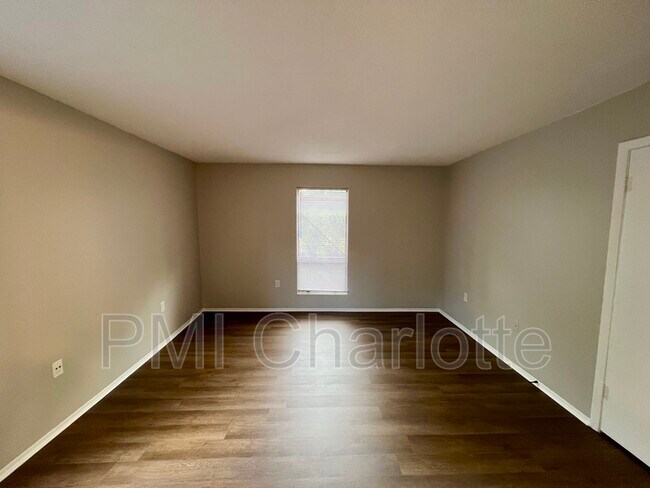 Building Photo - 5016 Sardis Rd