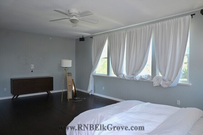 Building Photo - 5 Bedroom Home in Elk Grove! - Resident Benefit Package Property