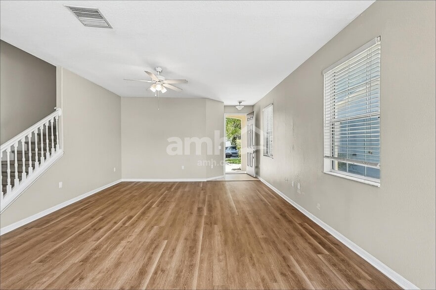 Building Photo - 11112 Silver Fern Way
