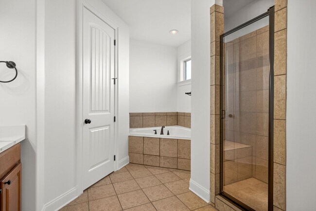 Building Photo - Completely Renovated 4bd/2ba in Olive Branch