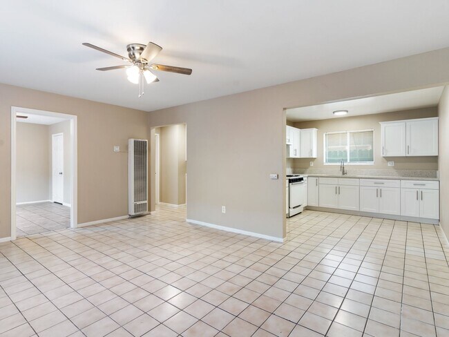 Interior Photo - 1050 Gaviota Avenue