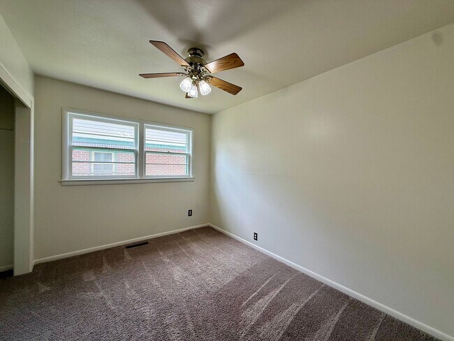 Building Photo - 5 Bedroom 2 Bathroom in Derby, KS