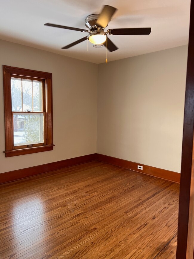 Building Photo - 907 Albion Ave