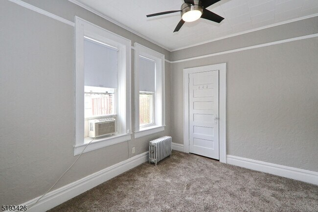 Building Photo - 4 Highland Pl