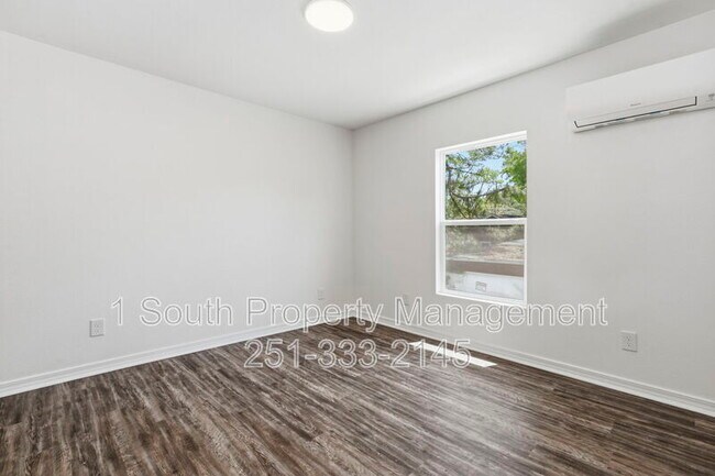 Building Photo - 377 Tuttle Ave