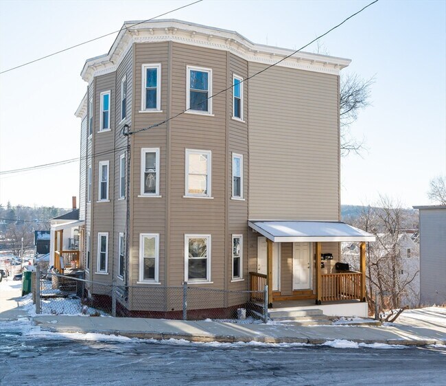 Building Photo - 26 Wilson St