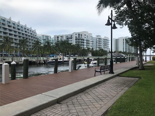 Building Photo - 3001 NE 185th St