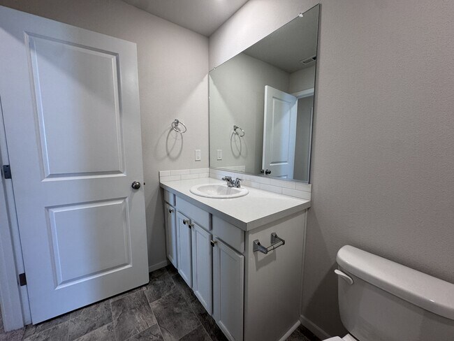 Building Photo - 896 N 18th Ave