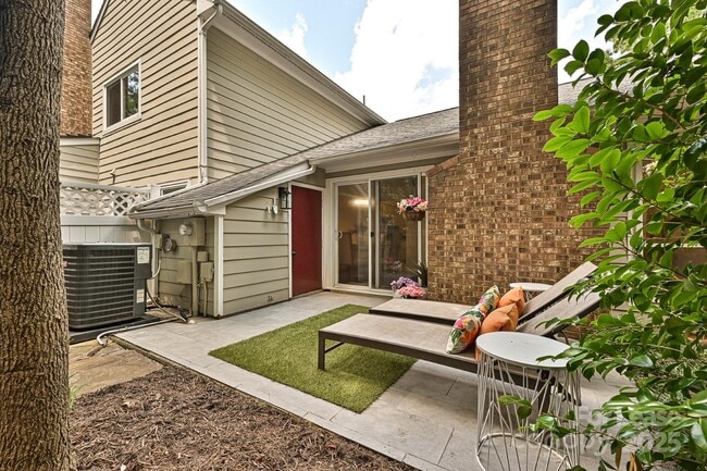 Building Photo - 1077 Sardis Cove Dr