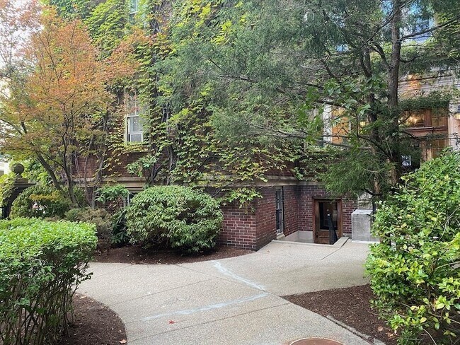 Building Photo - 97 Chester St