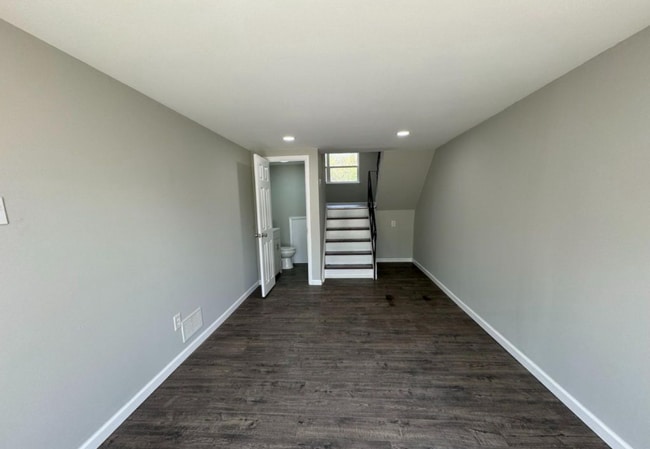 Building Photo - 883 Wedgewood Dr