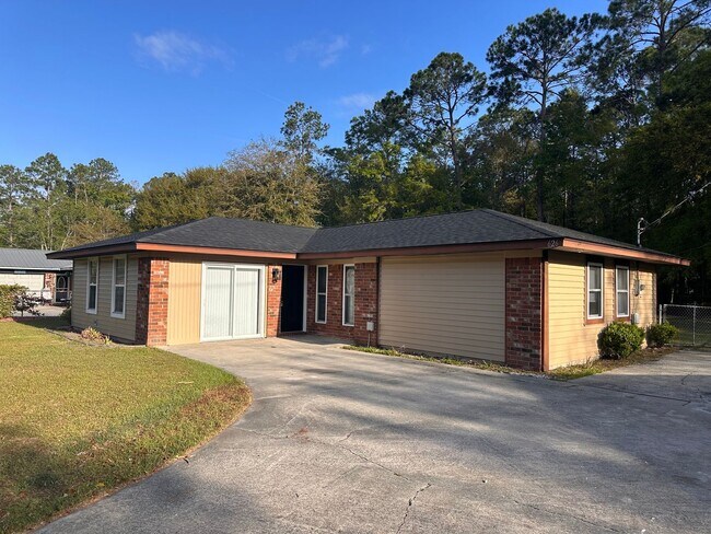 Building Photo - 626 Fleming Rd