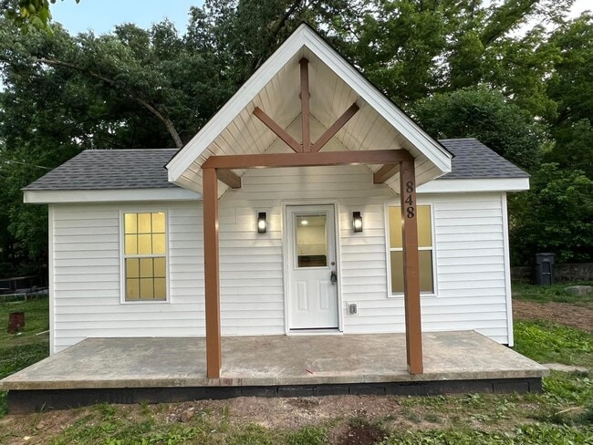 Building Photo - 848 Spencer Hale Rd