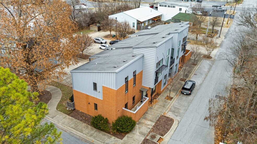 Building Photo - 465 S Locust Ave
