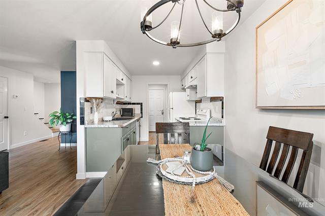 Building Photo - 529 S Beach St