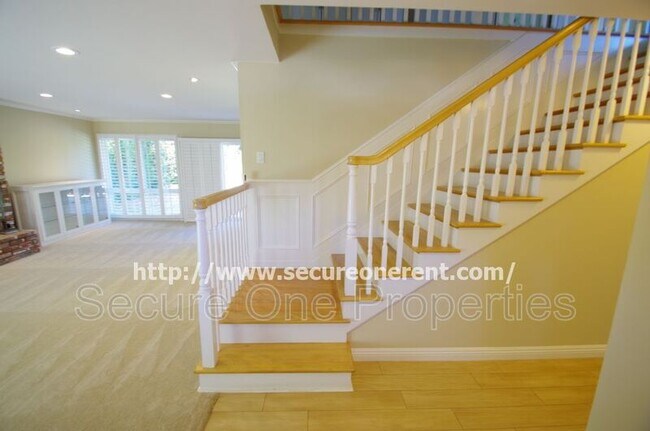 Building Photo - 5827 Fairhaven Ave