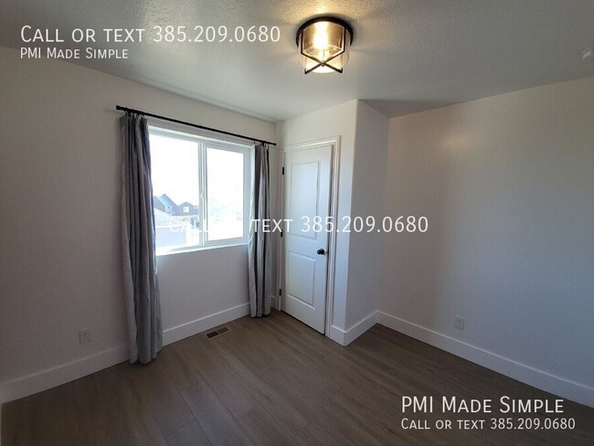 Building Photo - Charming Upper level 3 Bedroom Home