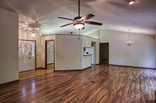 Building Photo - East Gate Area | Home | Unfurnished