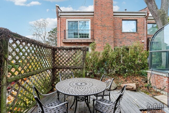 Building Photo - 19 Landmark St