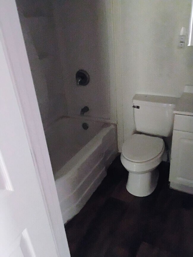 Building Photo - 921 Mimosa St