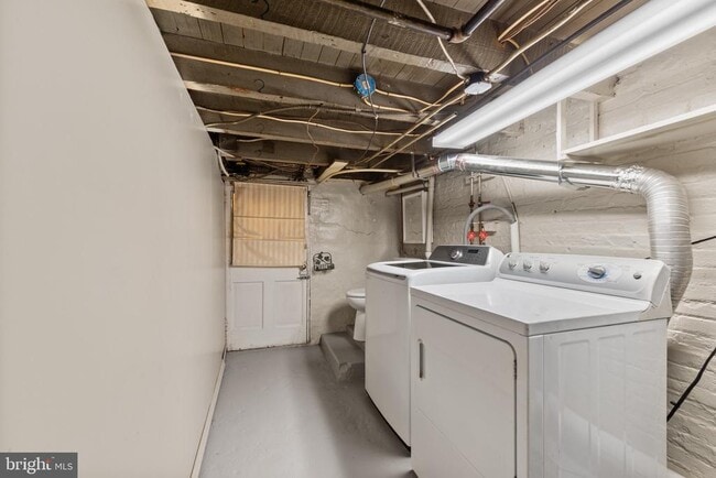 Building Photo - 733 S Conkling St