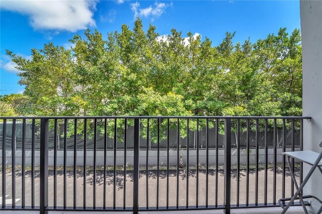 Building Photo - 860 NE 78th St