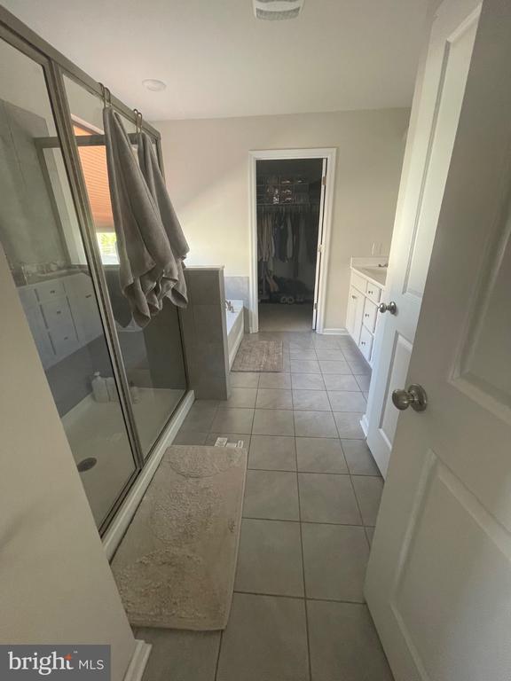 Building Photo - 226 Seven Springs Ln