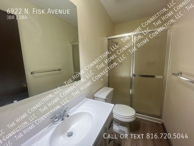 Building Photo - 6922 N Fisk Ave