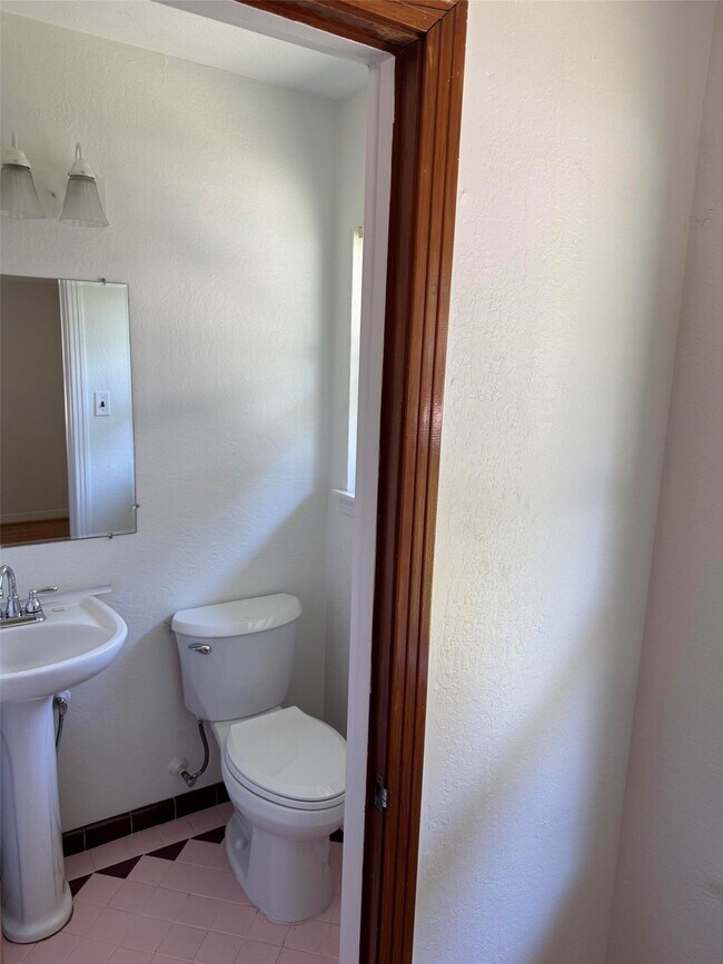 Building Photo - 946 Stonecrest Dr