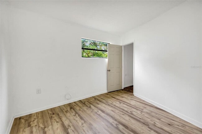 Building Photo - 4130 Lake Saunders Dr