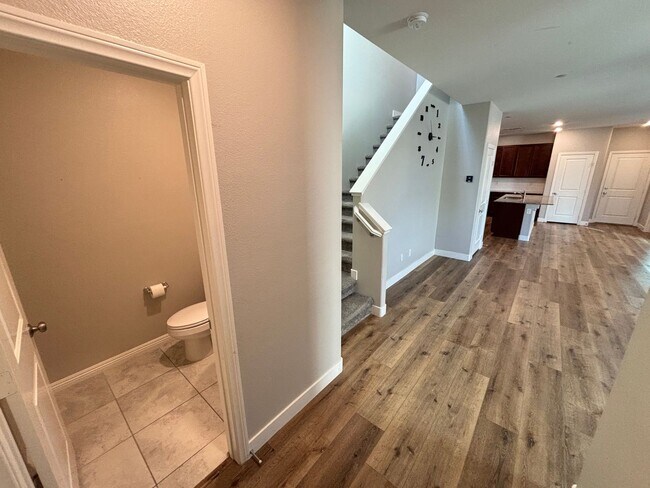 Building Photo - Stunning 3Bed/2Bath/2Car Townhome located in the N. Las Vegas/Tule Springs area!