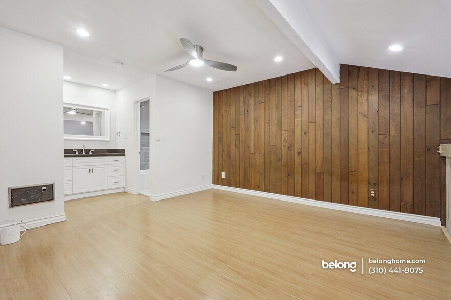 Building Photo - 7890 E Spring St