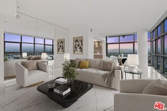Building Photo - 13700 Marina Pointe Dr