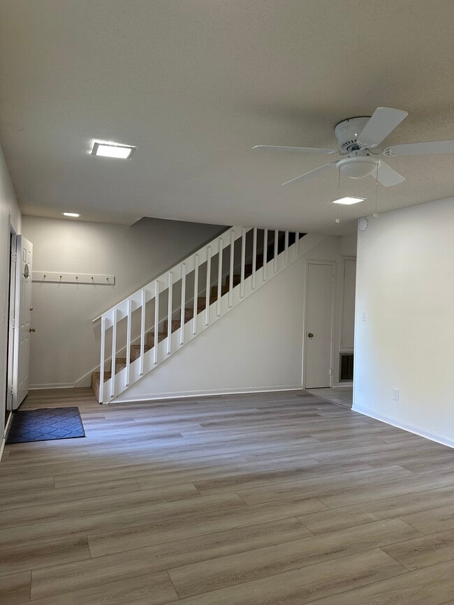 Building Photo - 96 Yacht Club Dr NE