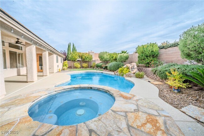 Building Photo - 921 San Bruno Ave