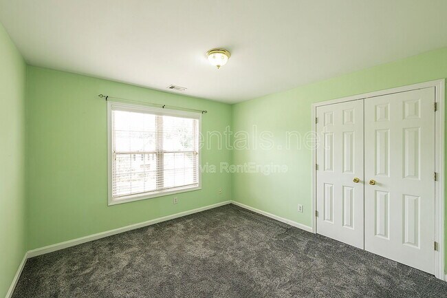 Building Photo - 1540 Hampton Hollow Dr