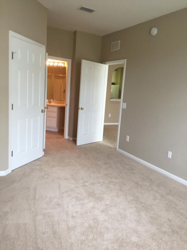 Building Photo - 7801 Point Meadows Dr