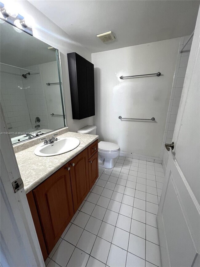 Building Photo - 120 SW 37th Ave