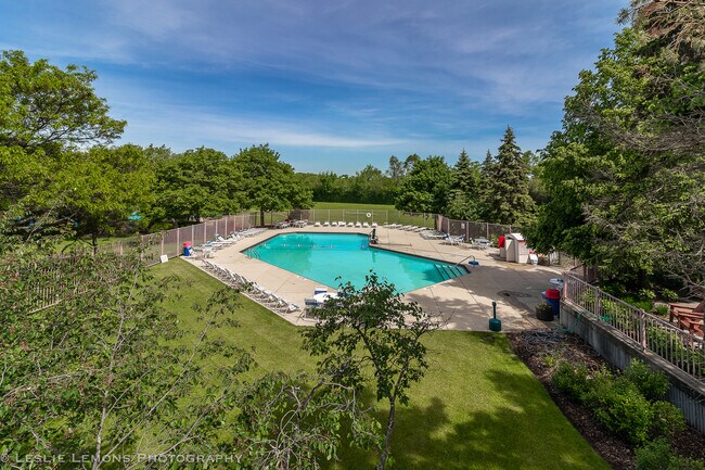 Building Photo - 5512 E Lake Dr