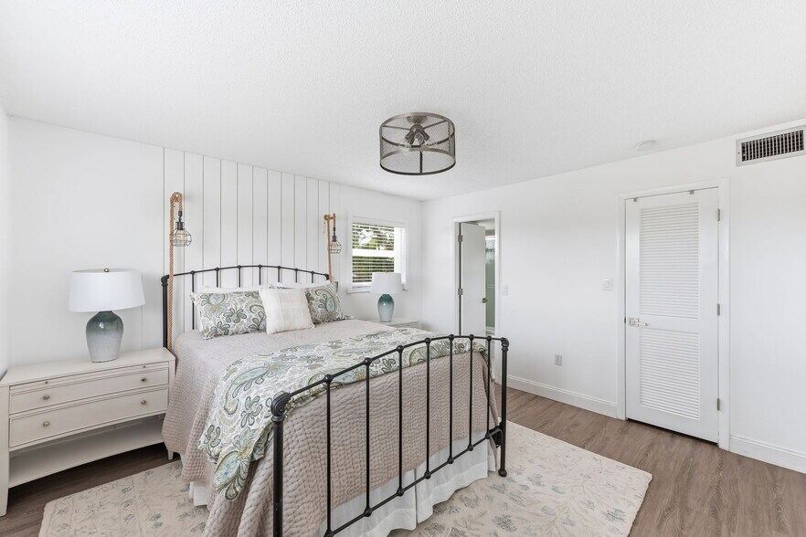 Building Photo - 300 Forest Lakes Blvd