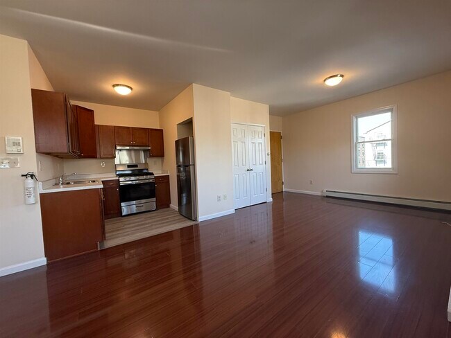 Building Photo - 214 Hamilton Ave