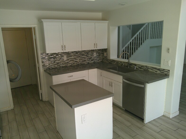 Building Photo - 973 Cedar Pines St