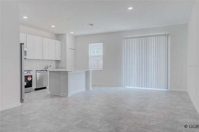 Building Photo - 3290 Laurent Lp