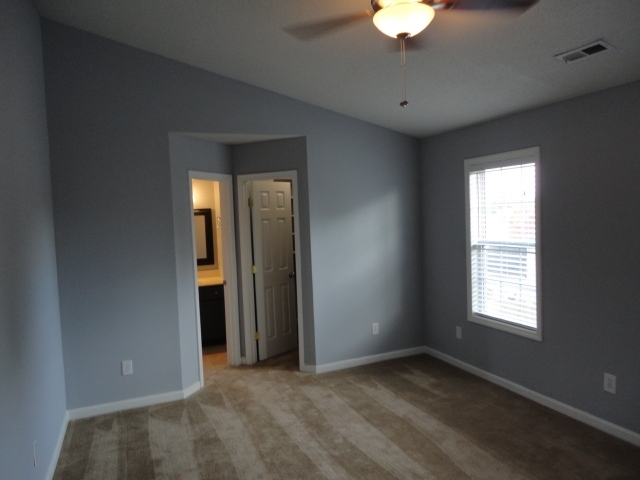Building Photo - 125 Medford Cir