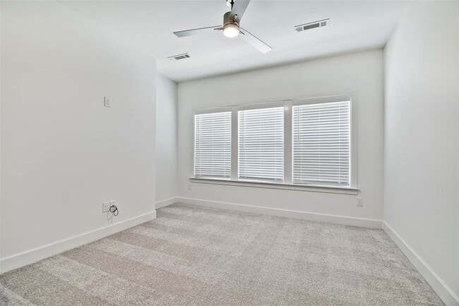 Building Photo - 508 W Persimmon St