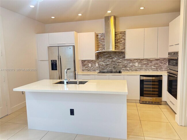 Building Photo - 10550 NW 65th Ln