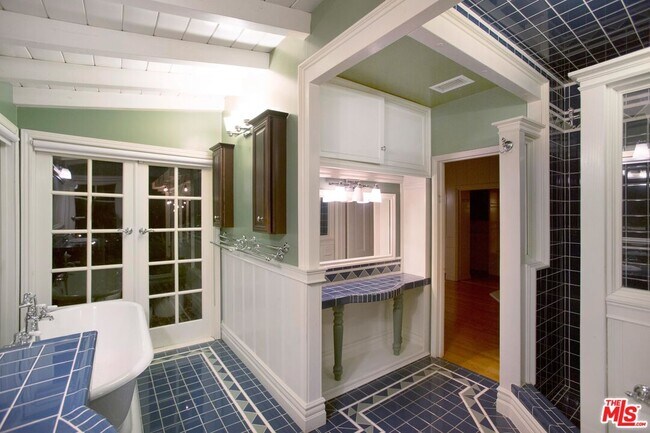 Building Photo - 3231 Coldwater Canyon Ln